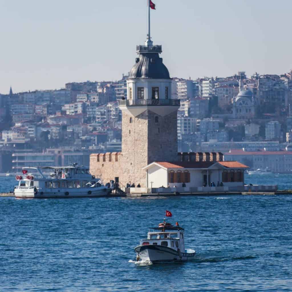 motorboat near kiz kulesi